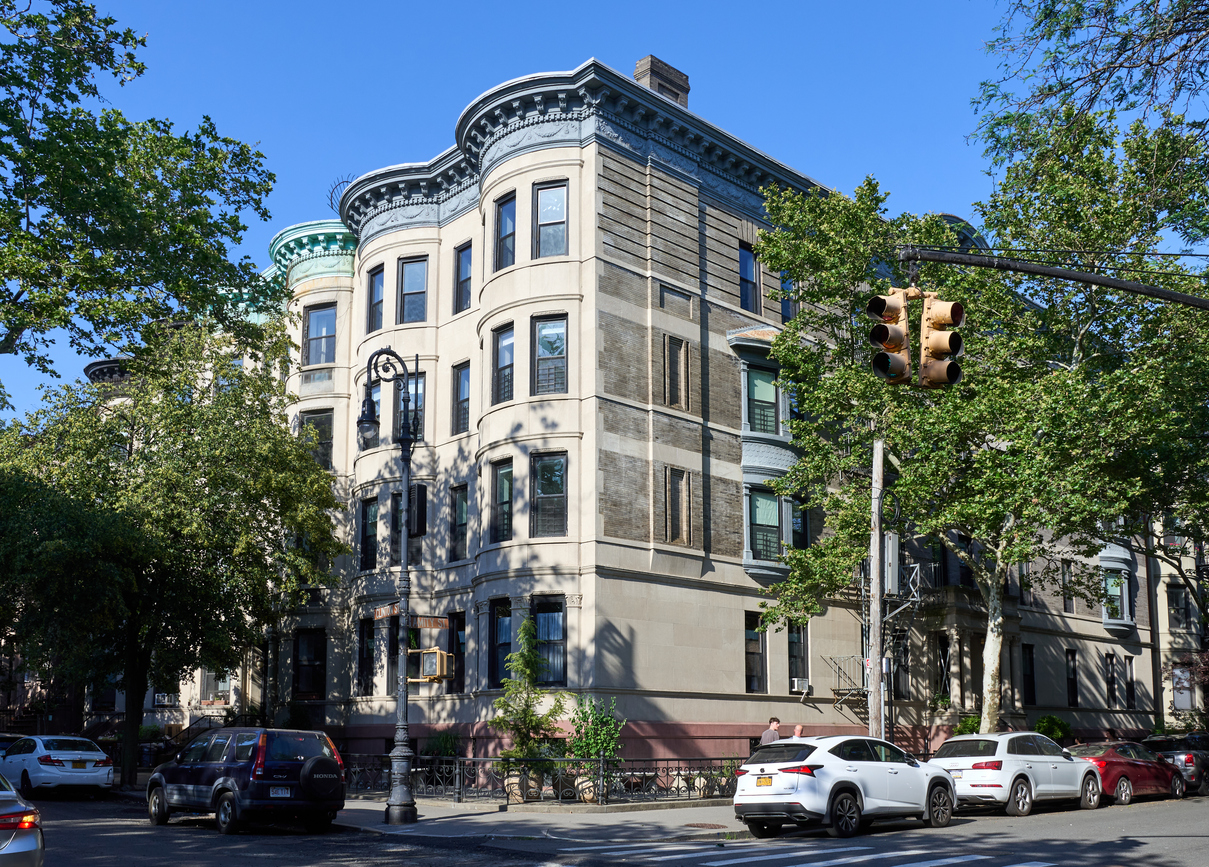 Limestone apartment buildings in Cobble Hill, Brooklyn