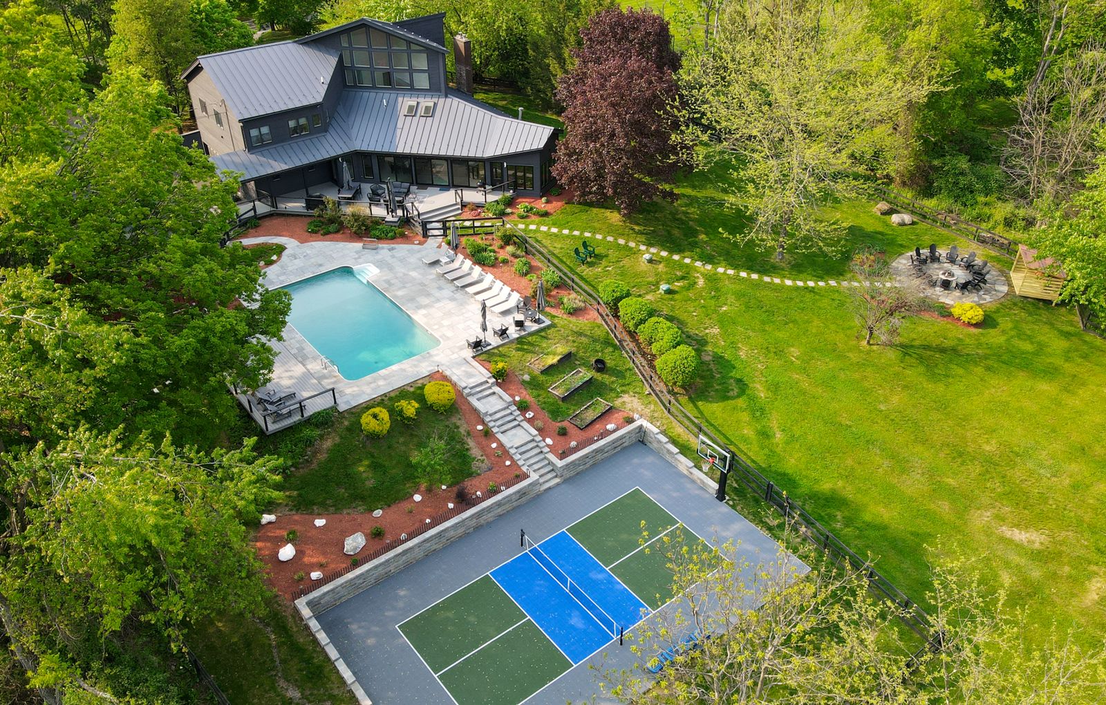 kingston manor rental