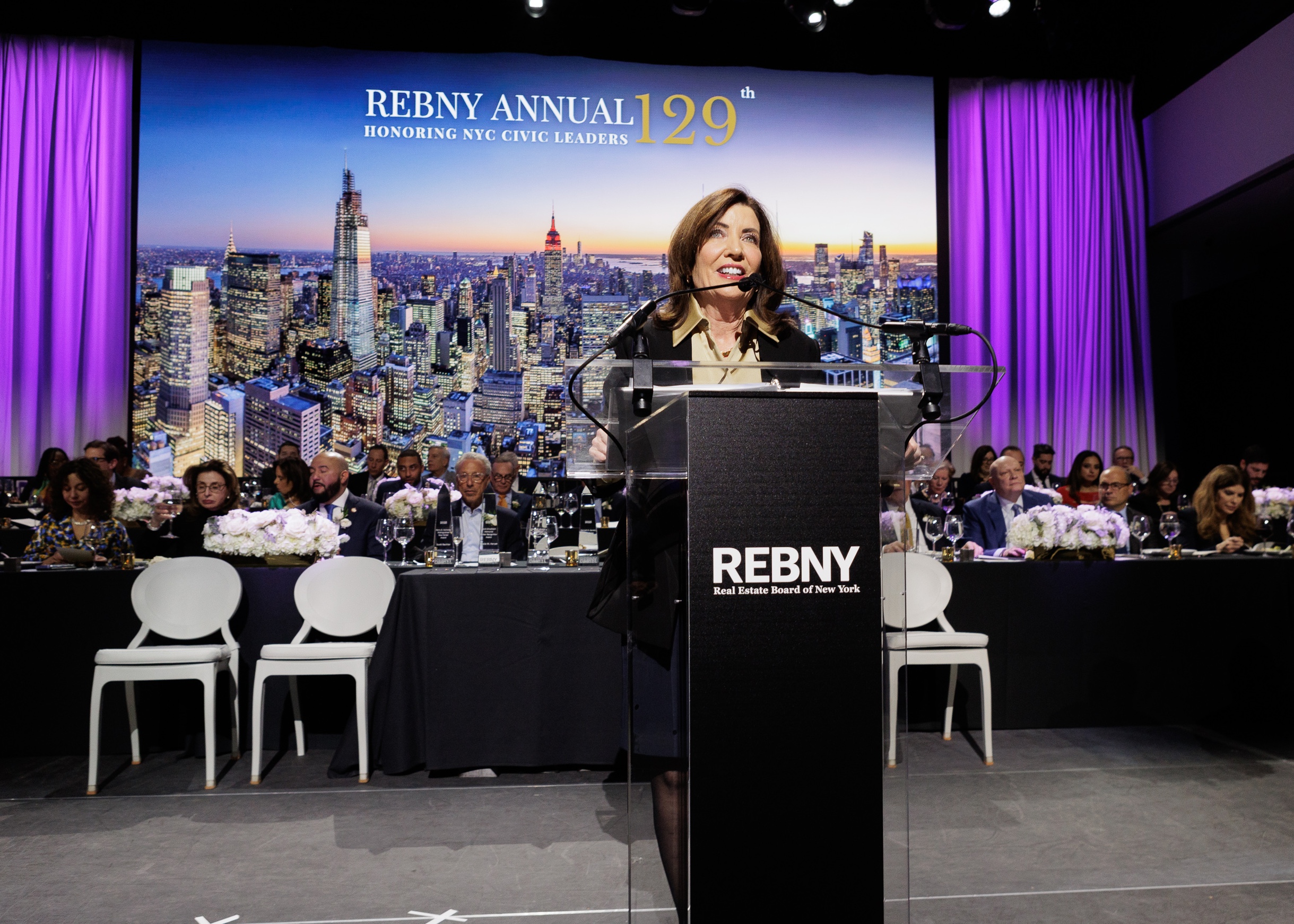 Governor Kathy Hochul addressed hundreds gathered at REBNY’s annual gala last evening at The Glasshouse in Hell’s Kitchen.