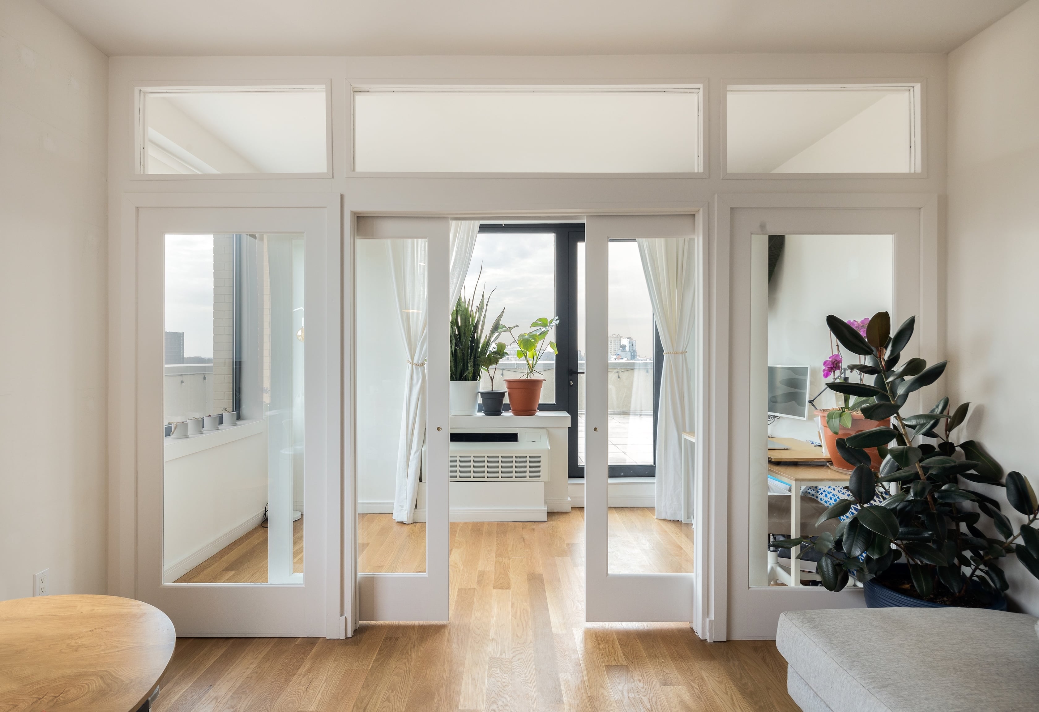 Manhattan Pressurized Walls temporary wall with plexiglass window