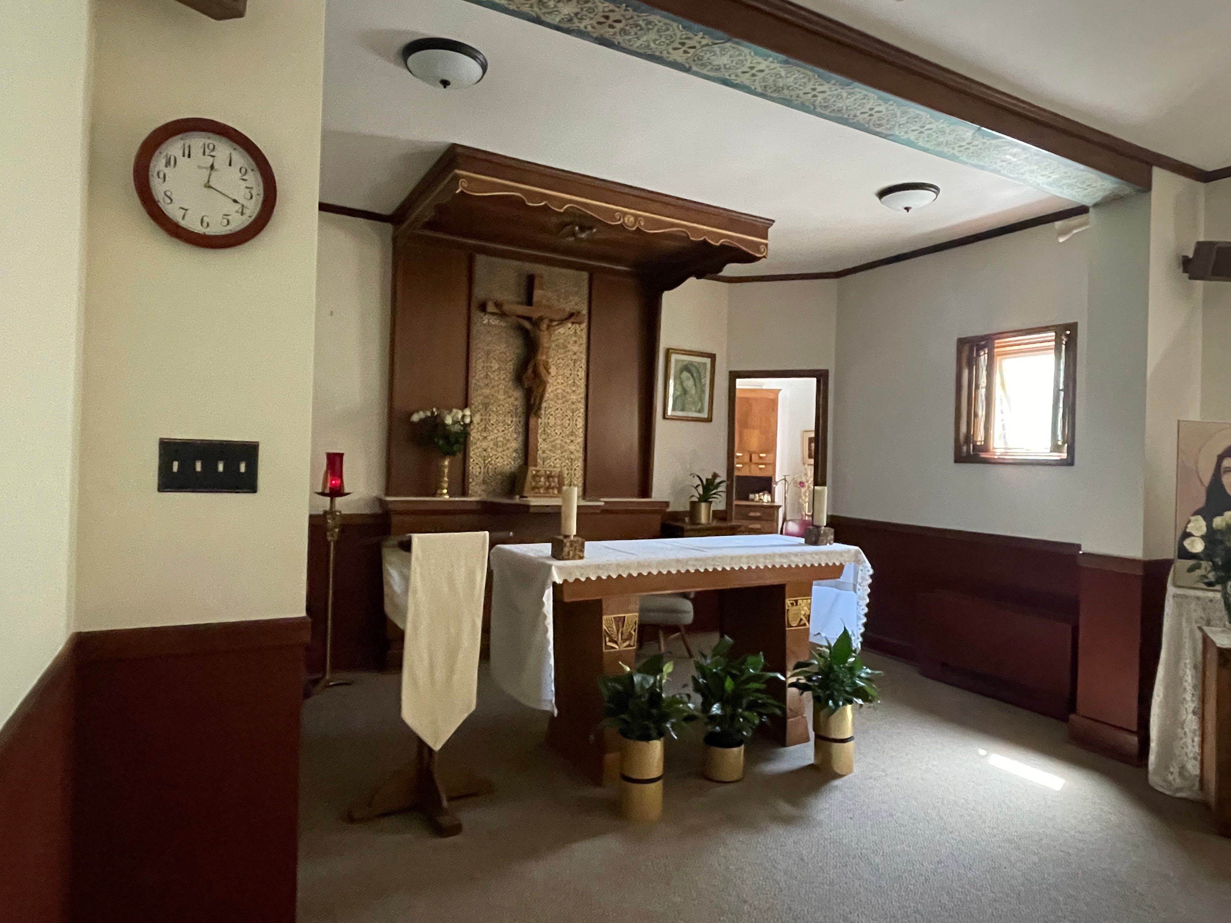 Centro Maria also houses a small chapel, for nuns and residents alike. A chapel in the basement of Centro Maria