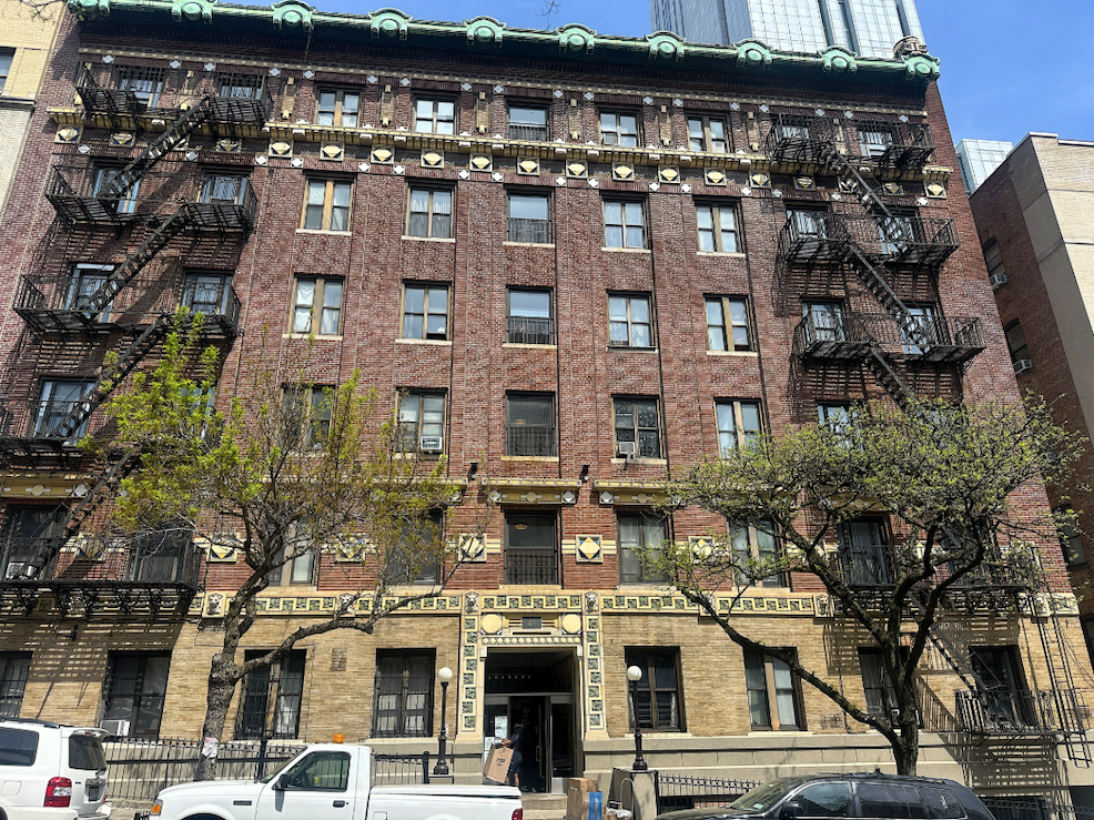 Emery Roth's 1909 The Whitestone-45 Tiemann Pl.