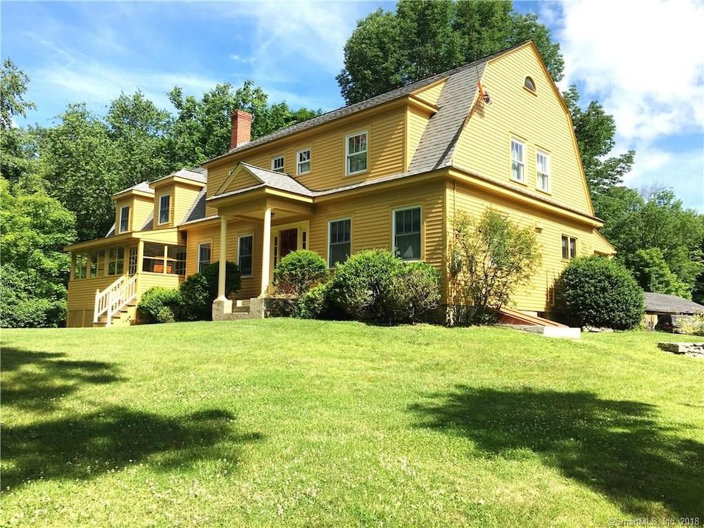 A historic Dutch colonial with lots of room to spread out in Canterbury