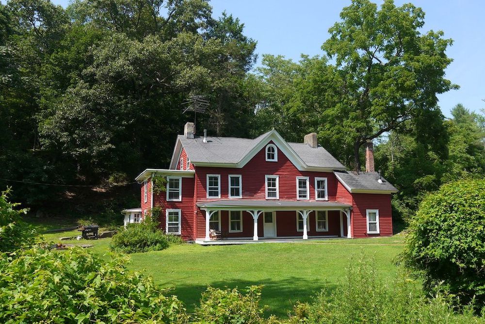 A CrotononHudson vintage farmhouse, for 450,000