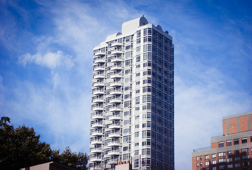 What you need to know about "poor doors," now that one is coming to the