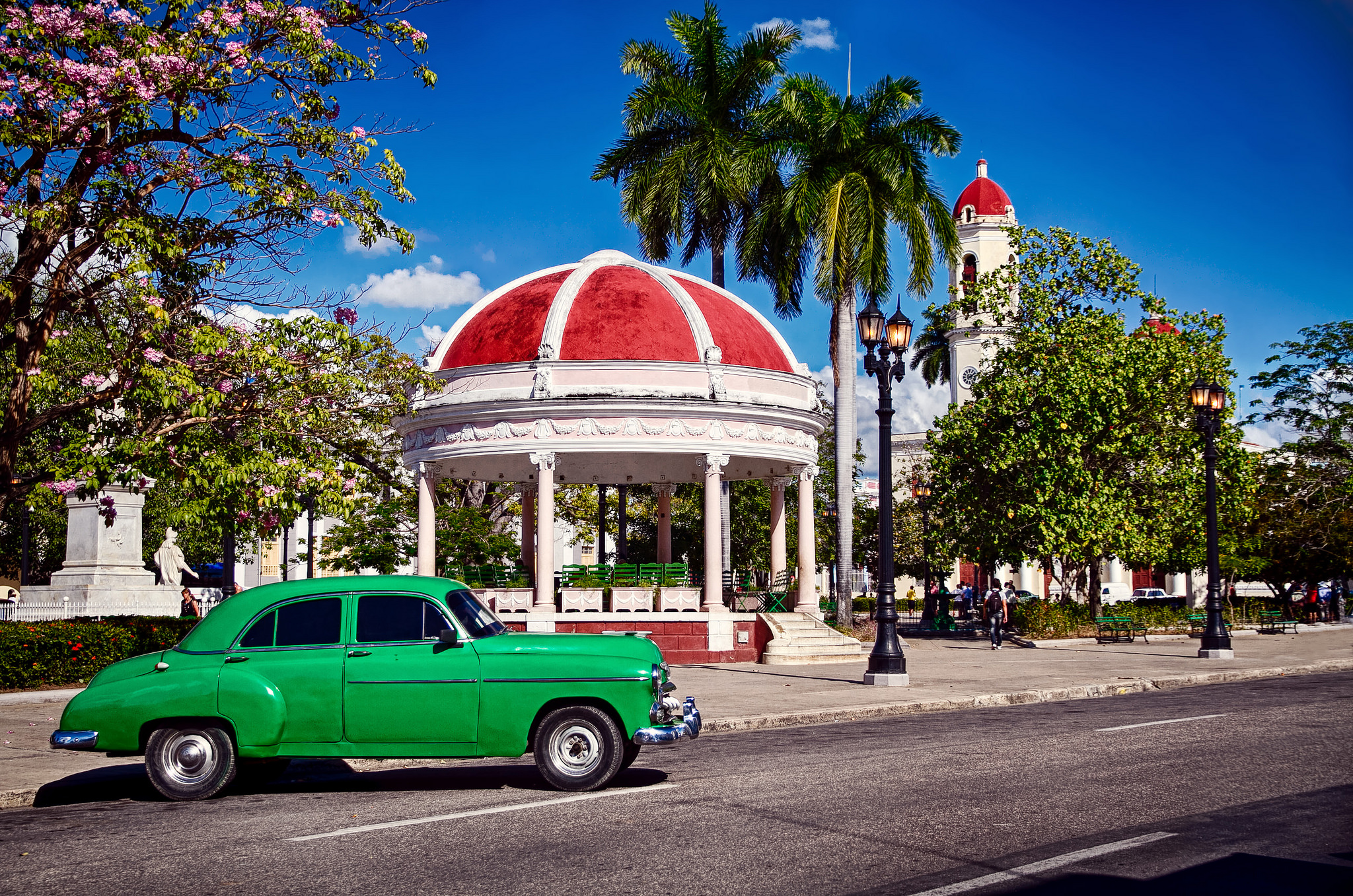 Cheap flights to Cuba, New York's last oldschool holdouts, and more