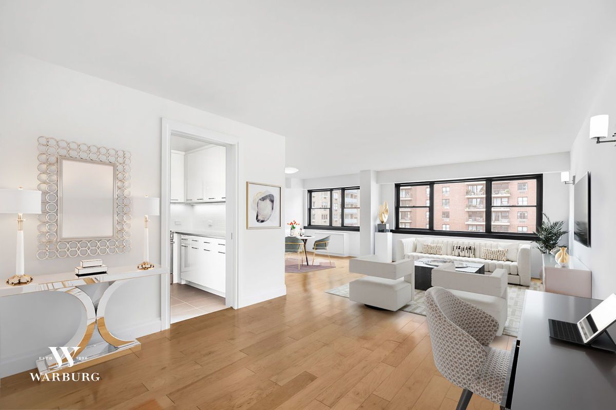 A renovated junior four in Yorkville for 935,000, no board approval