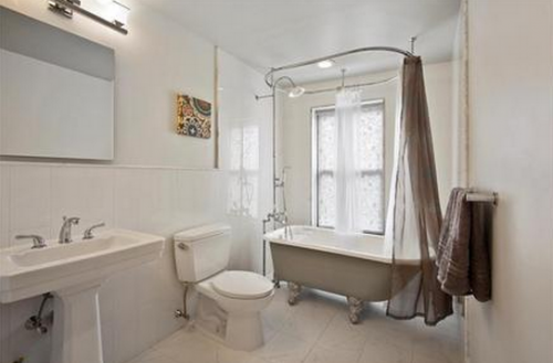 Soak In Style 6 Nyc Apartments With Classic Clawfoot Tubs
