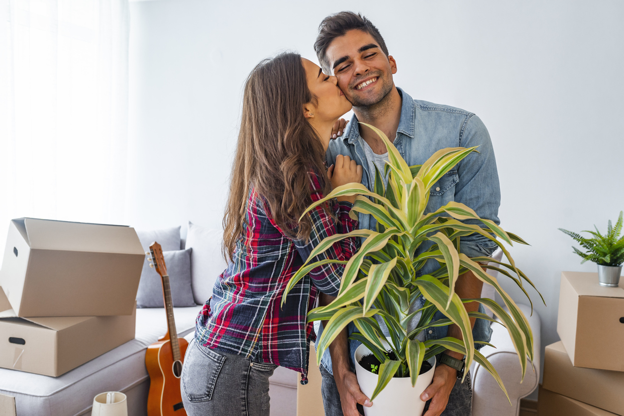 can i buy a house with my boyfriend