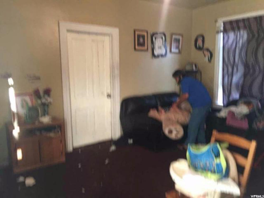 BLURRY photo terrible listing