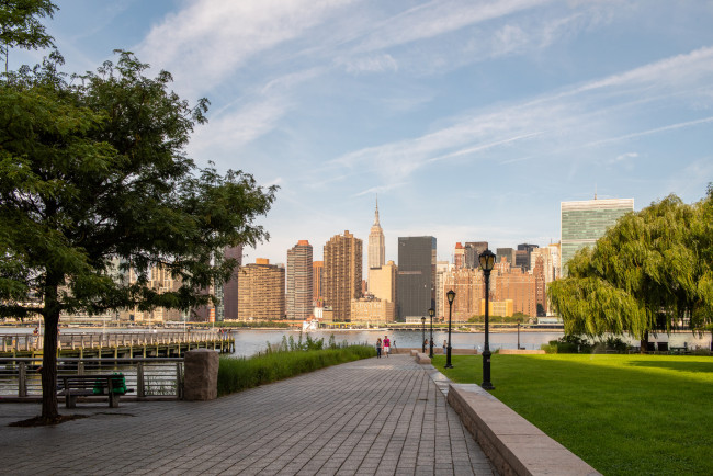 LIC waterfront park.jpg long island city