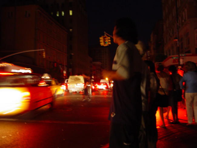 Traffic lights go dark during the 2003 blackout
