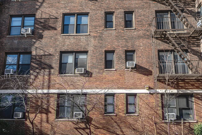 Manhattan apartment building