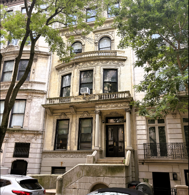 The 1899 Henry Schwarzwalder House at 24 West 76th St.
