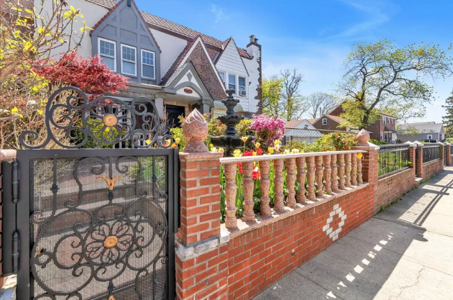 177-36 Leslie Road 1 .png image