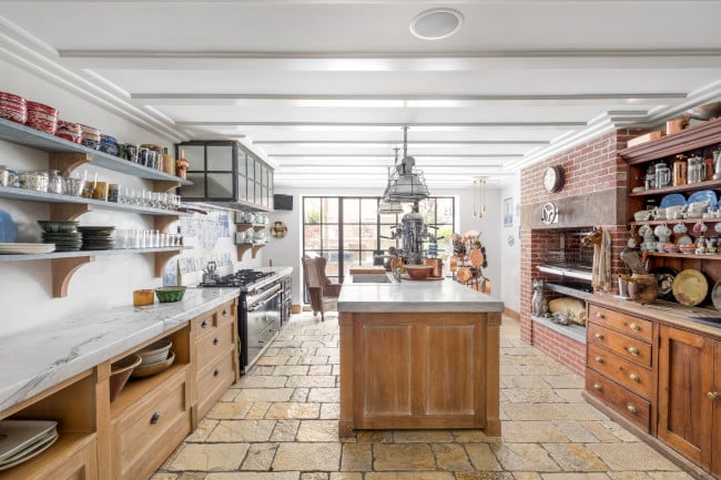 amber kitchen hi-res.jpg image