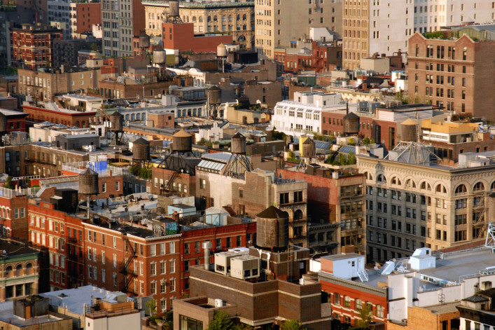 a view of the Lower West Side of Manhattan, featuring a number of water towers on the roofs of apartment buildings