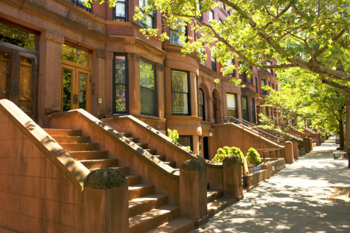 Image of brownstone buildings in New York City