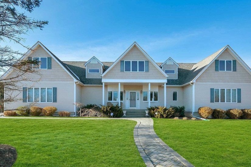 A threebedroom house in the North Fork hamlet of Aquebogue, for 600,000