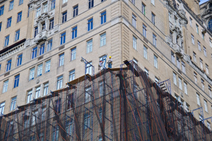 Scaffold workmen on high rise facade, New York City stock photo