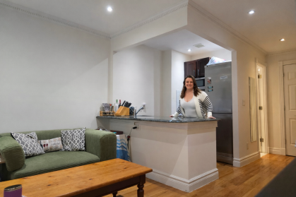 Stephanie moves from Chicago to UES