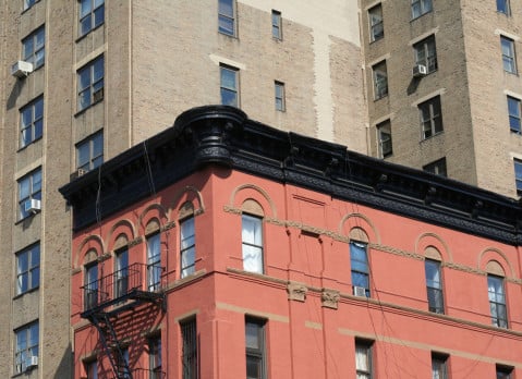 An image of the top of a brick New York City apartment building, including its parapet.