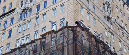 Scaffold workmen on high rise facade, New York City stock photo