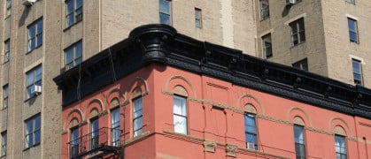 An image of the top of a brick New York City apartment building, including its parapet.