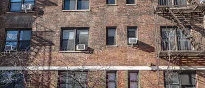 Manhattan apartment building