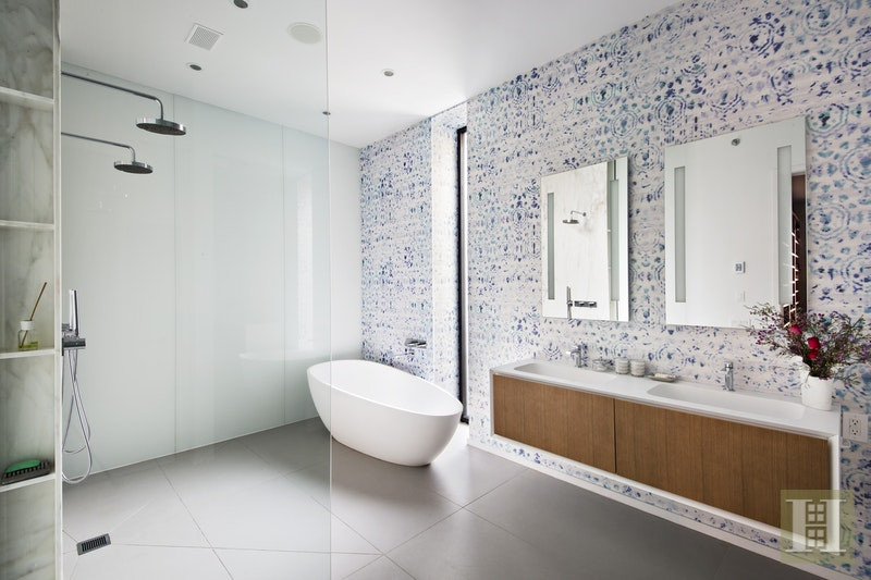 5 alluring apartments with glasswalled showers