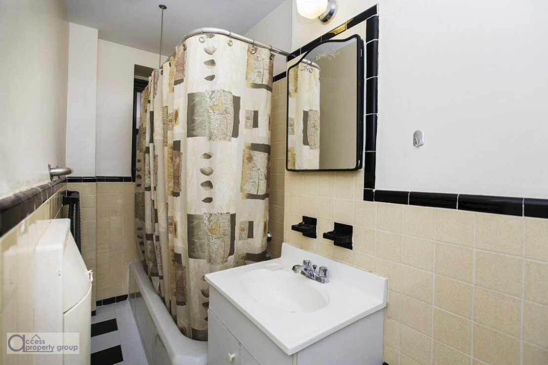 Despite an odd layout, this large Inwood onebedroom holds promise