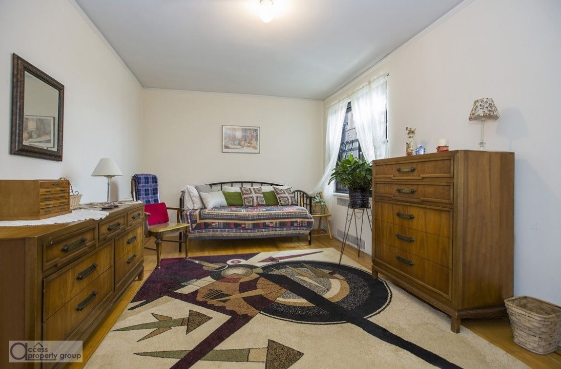 Despite an odd layout, this large Inwood onebedroom holds promise