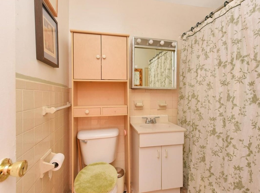 A Coney Island one bedroom needs to strip off its pastel paint and shag