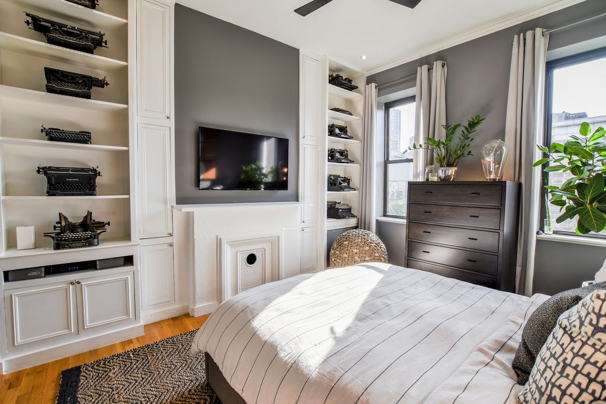 This Hell's Kitchen one bedroom has it all—and yes, there's a catch