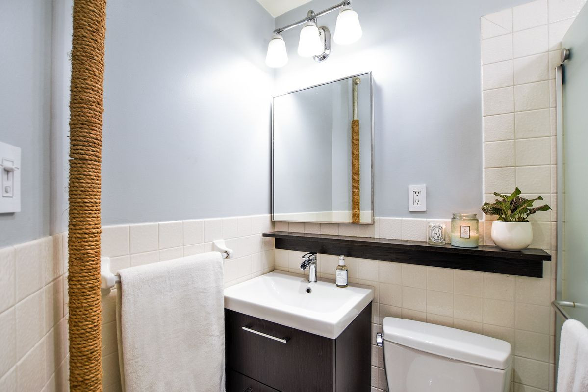 This Hell's Kitchen one bedroom has it all—and yes, there's a catch