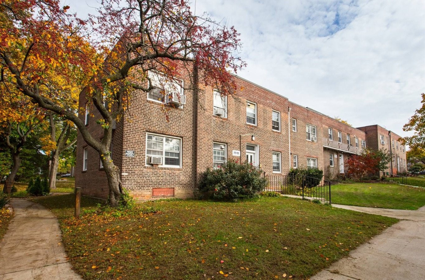 What you need to know about garden apartments in Queens (because they