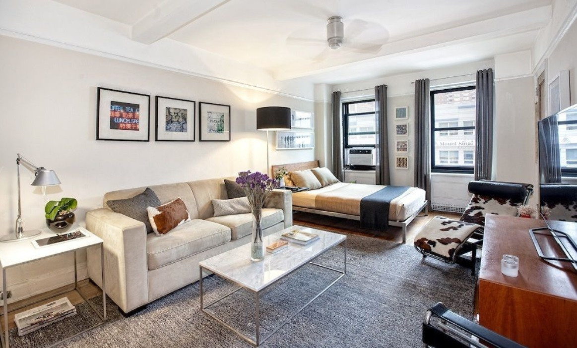 A Chelsea studio with a separate dressing area and large closets for ...