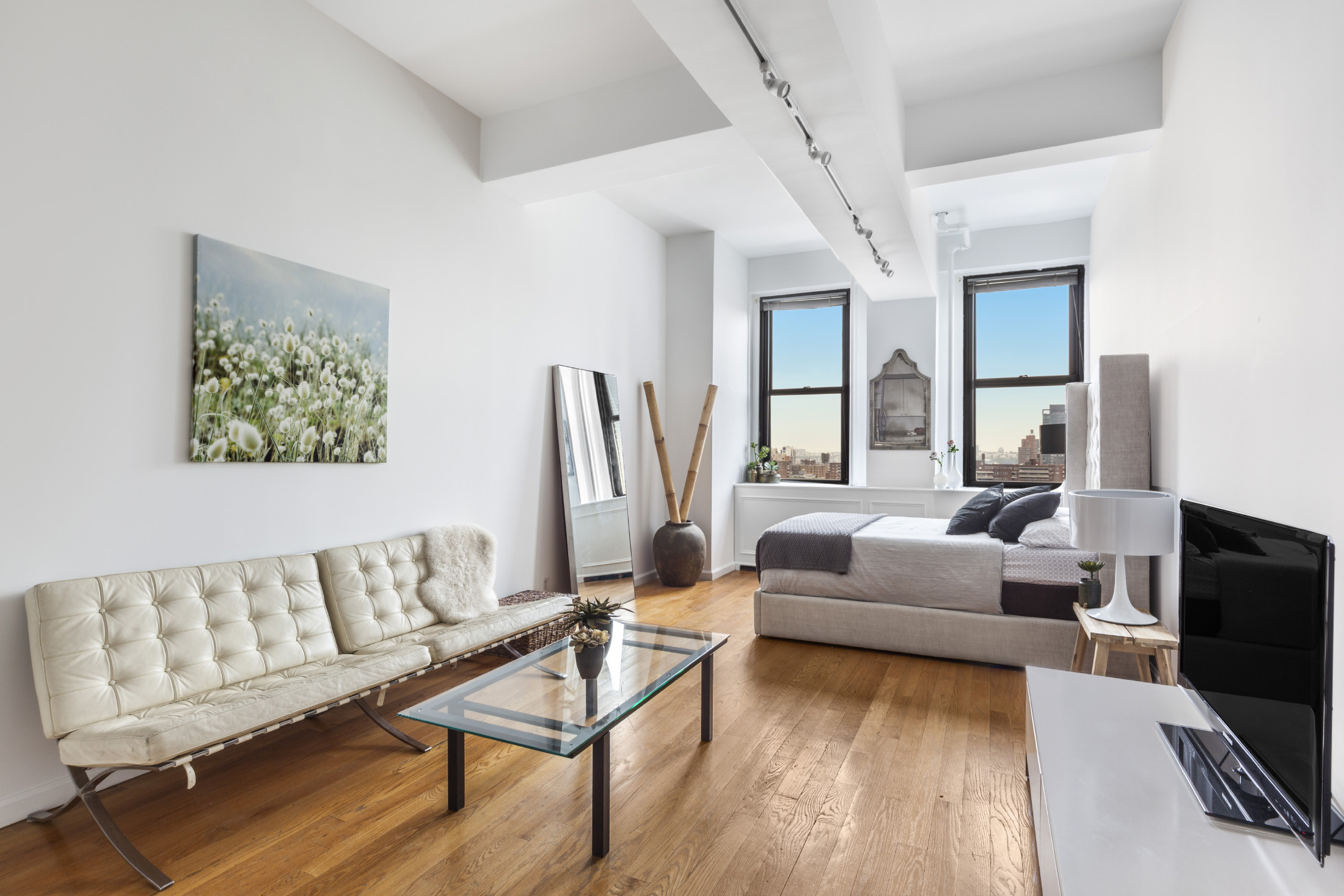 A Chelsea studio has high ceilings, good closets, and washer/dryer ...