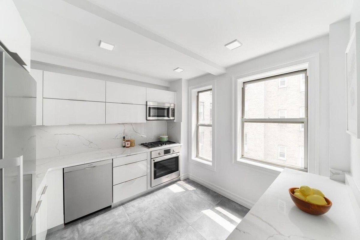 Here are 5 sponsor coops for sale under 1,000,000