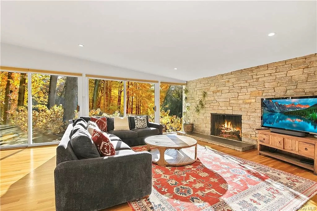 5 houses for sale in Chappaqua, NY, home to Bill and Hillary Clinton