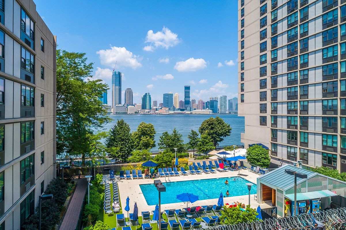 5 NYC nofee rentals in buildings with pools and luxe outdoor amenities